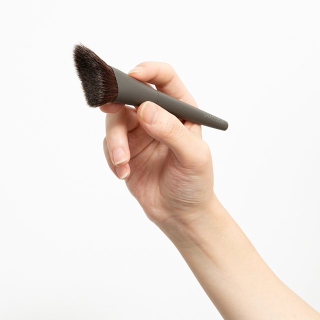 Smoothing foundation Brush